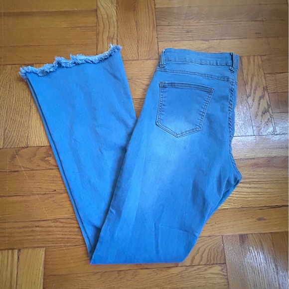 Red Bottoms Flare Mod Rise Raw Frayed Hem Blue Light Wash Jeans Women’s Sz 11/12 - Picture 7 of 7